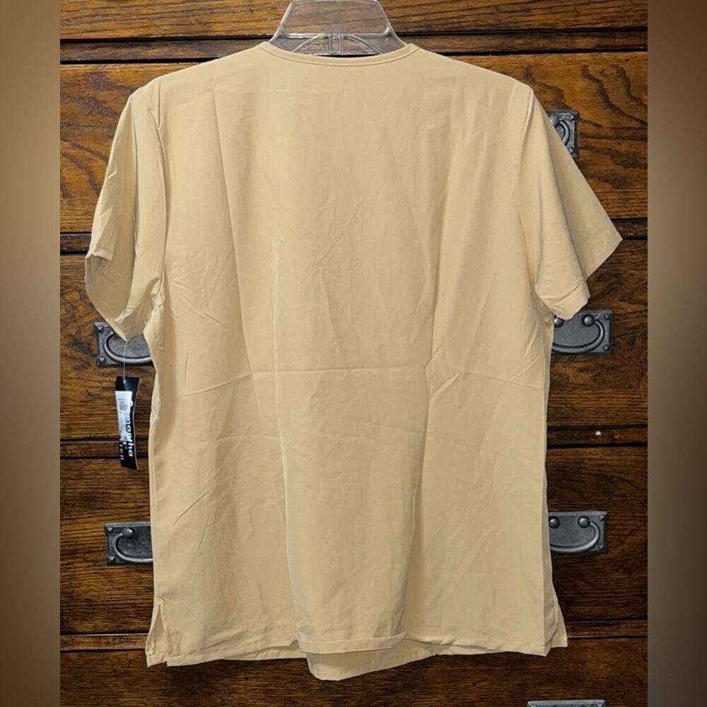 NWT! Samantha Mara Multi Pocket Scrub Top 21” P2P - Picture 2 of 4